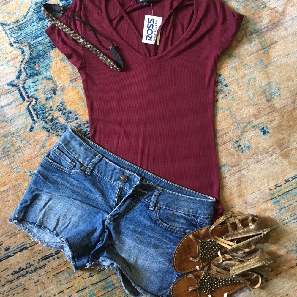 Ross fun V neck tee